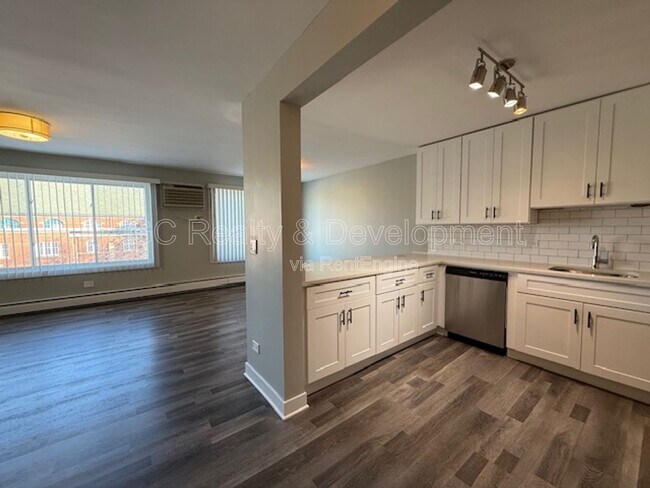 Building Photo - 800 Graceland Ave