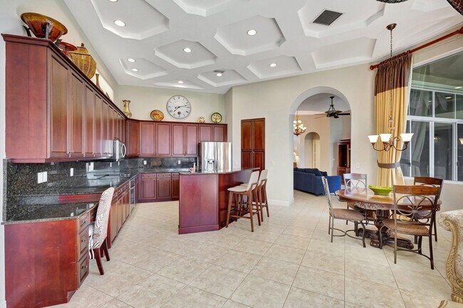 Building Photo - 9315 Via Classico W
