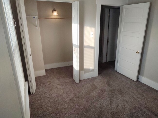 Building Photo - House 3 bedroom 1 bathroom
