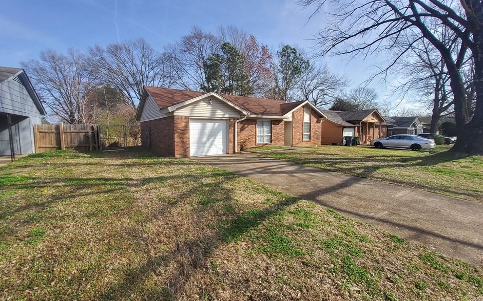 Building Photo - 3760 St Elmo Ave