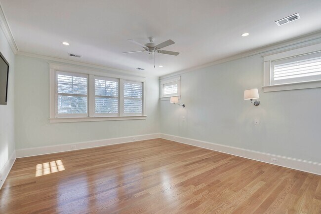 Building Photo - 5br Bethesda Home for Rent
