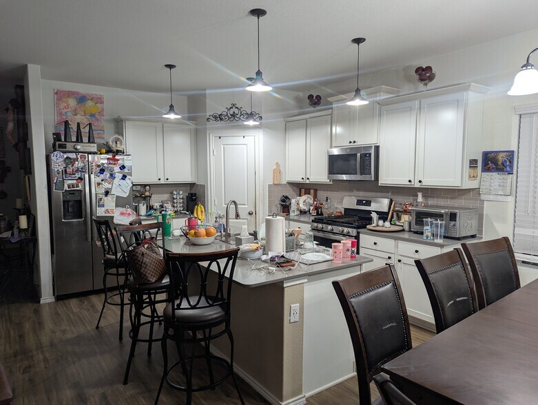 Building Photo - 112 Esparza Dr