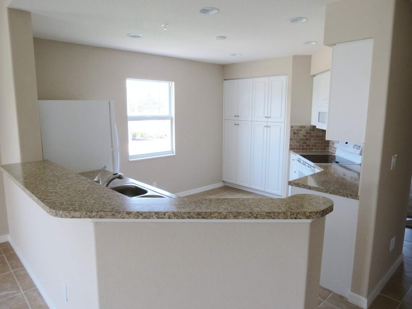 Palmesta Kitchen - 27470 Palmesta Circle, Unit 30