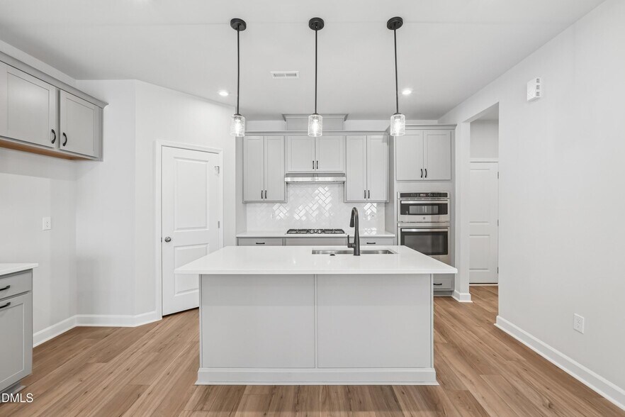 Building Photo - 606 Brackenberry Aly