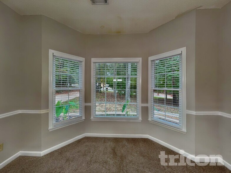 Building Photo - 190 Longwood Dr