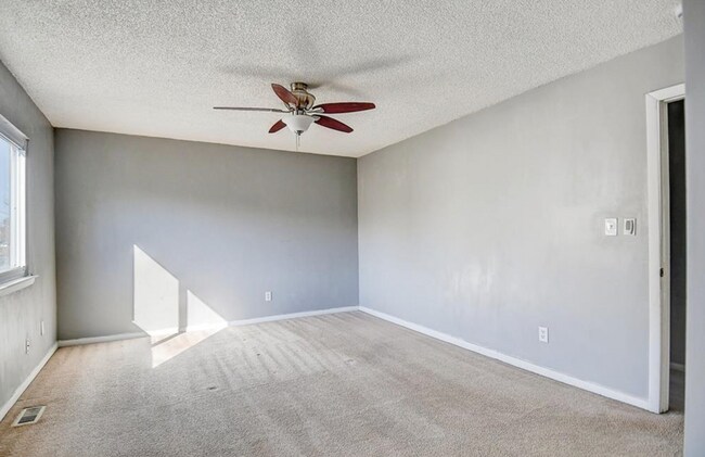 Building Photo - 727 Alder Cir