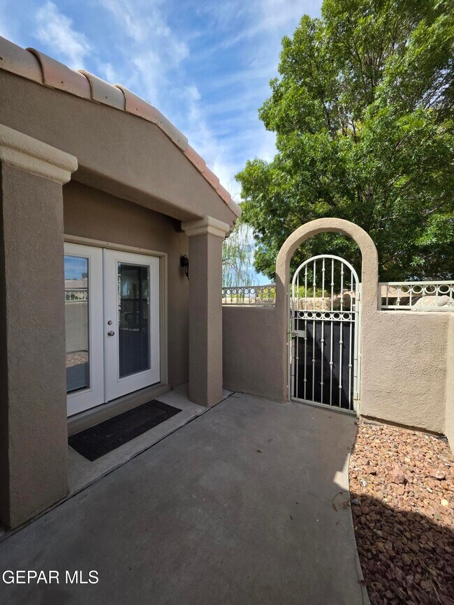 Building Photo - 7346 Gulf Creek Dr