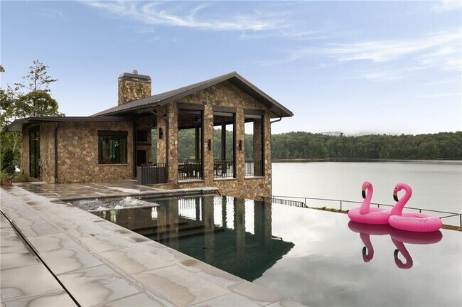 Building Photo - 725 Rocky Point Dr