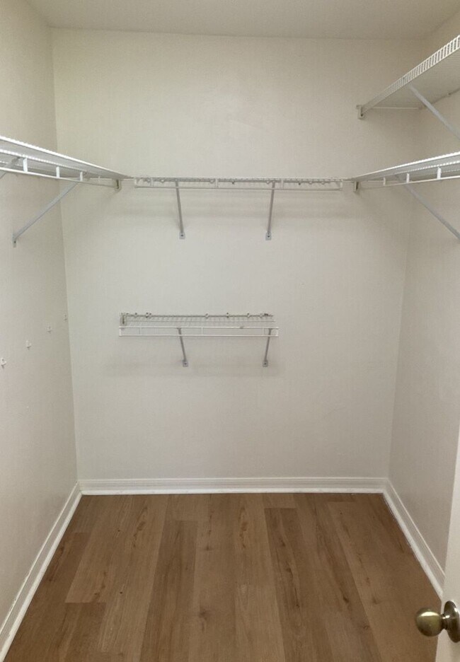 Building Photo - Spacious 3/2 in Eagle Point