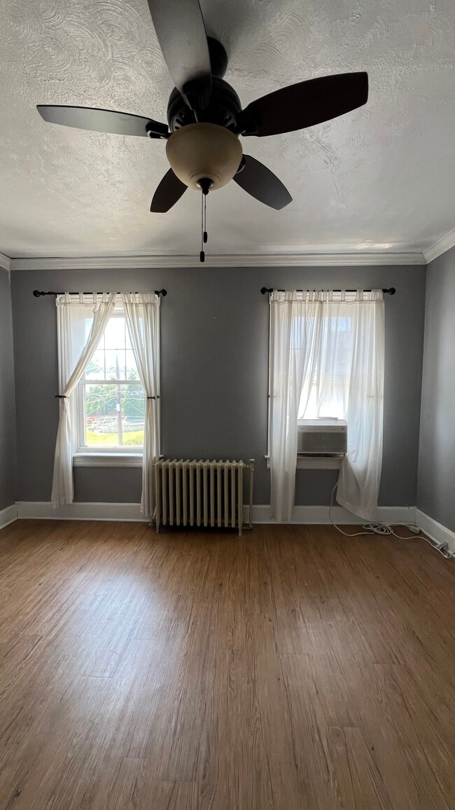Building Photo - 213 6th St