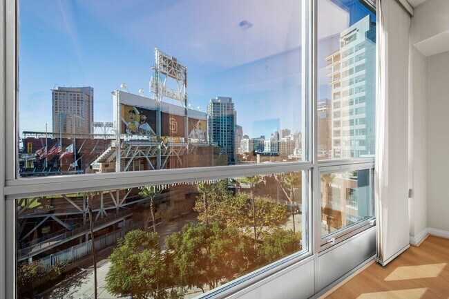 Building Photo - Beautiful Condo Right Across from Petco Park!