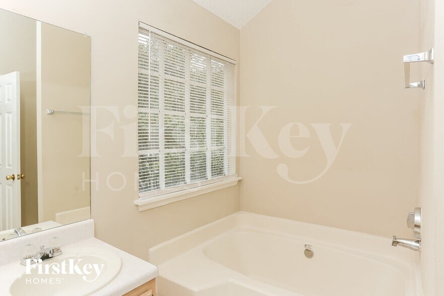 Building Photo - 993 Cherry Laurel Dr