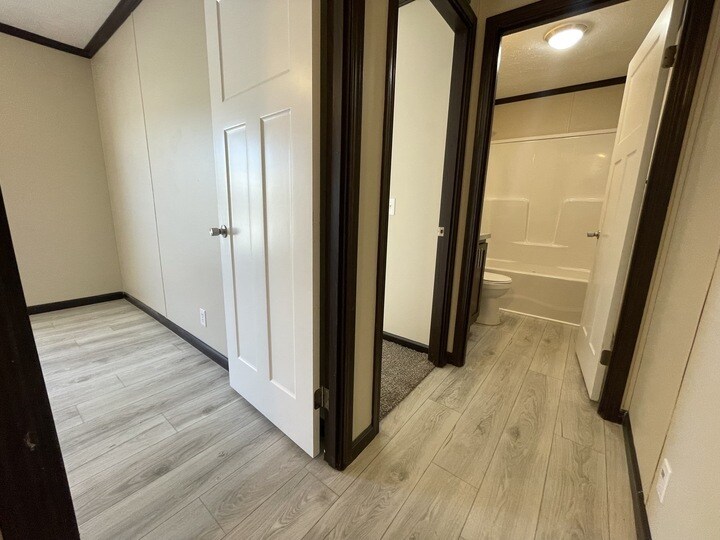 Building Photo - 15861 Marentette Dr