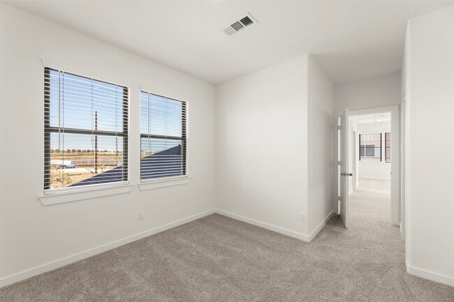 Building Photo - 3335 Verdant Ln