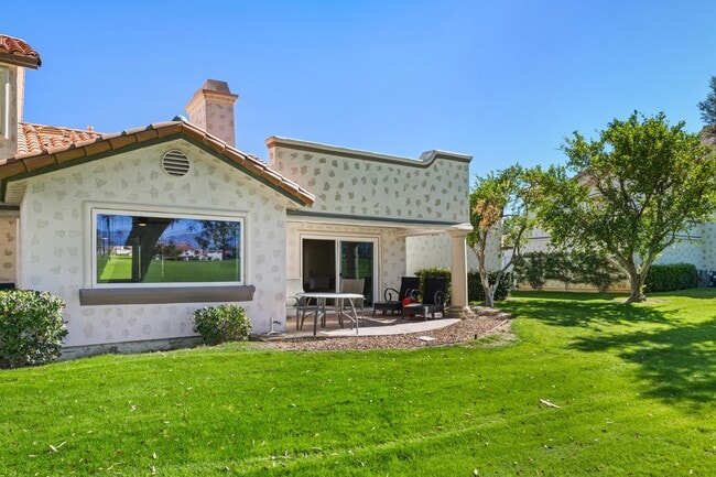 Building Photo - 269 Vista Royale Cir W