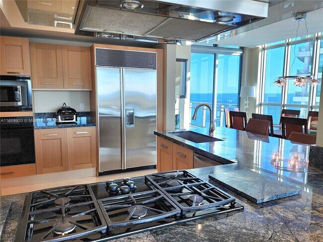 Building Photo - 3535 S Ocean Dr