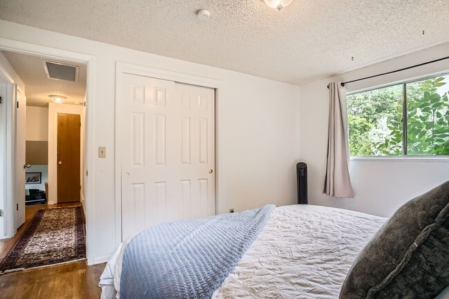 Building Photo - Piano & Pines 3 BDR Retreat