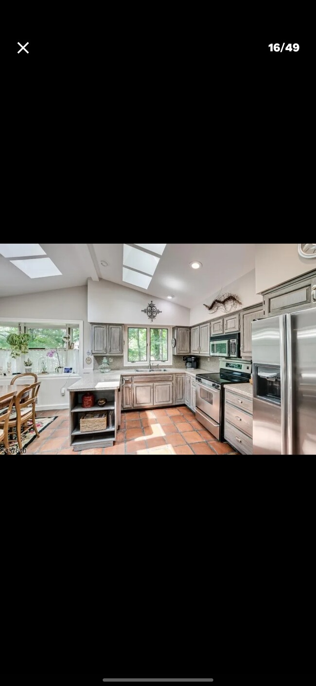 Building Photo - 6 Oak Grove Ln