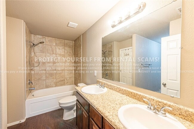 Building Photo - 1336 S Splash Dr