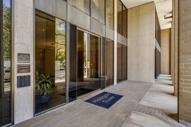 Building Photo - 1122 Colorado St