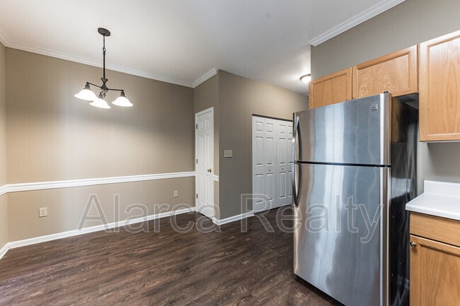 Building Photo - 1285 E Woodlawn Rd