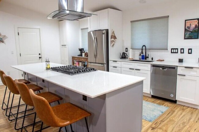 Building Photo - 9802 Kendal Dr