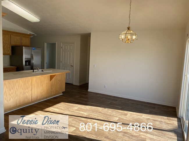 Building Photo - 1322 N Monroe Blvd