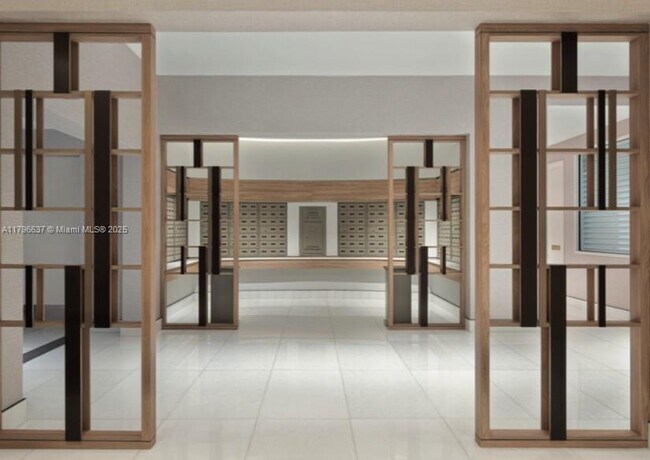 Building Photo - 888 Brickell Key Dr