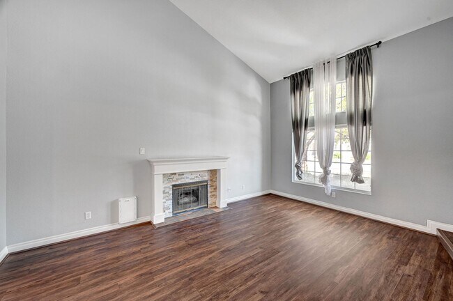 Building Photo - Stunning Summerlin Townhome!