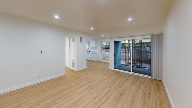 Interior Photo - 12159 Magnolia Blvd