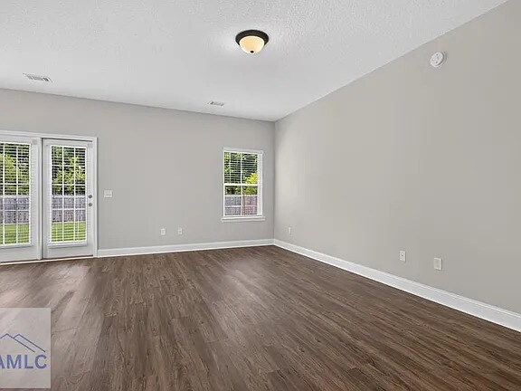 Building Photo - 589 Meloney Dr