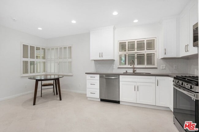 Building Photo - 6204 S Corning Ave