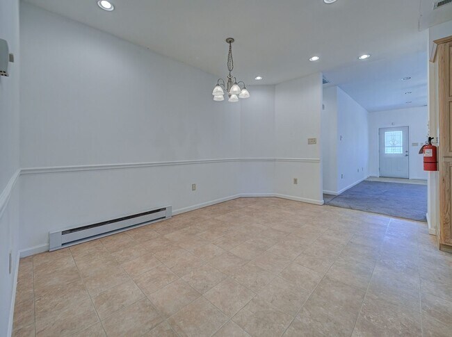 Building Photo - 756 Lakehurst Rd
