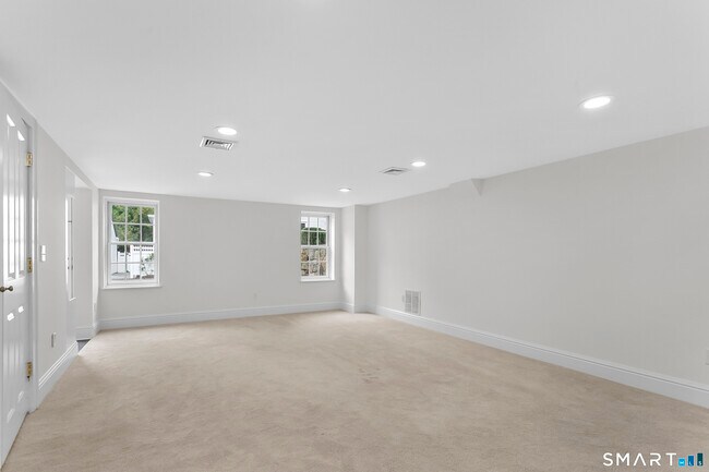 Building Photo - 15 N Salem Rd