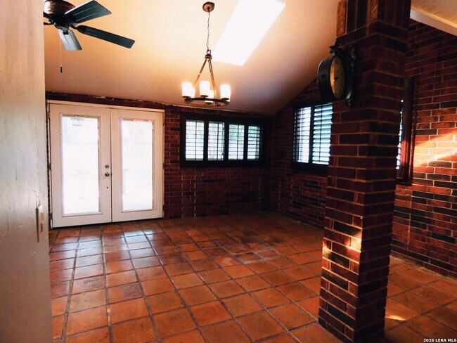 Building Photo - 3623 Green Spring