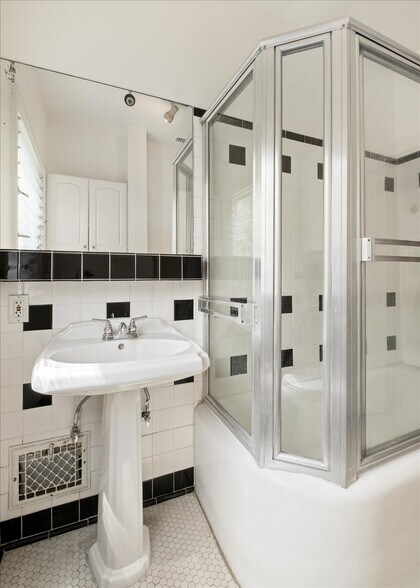 Bathroom - 6612 Emmet Ter