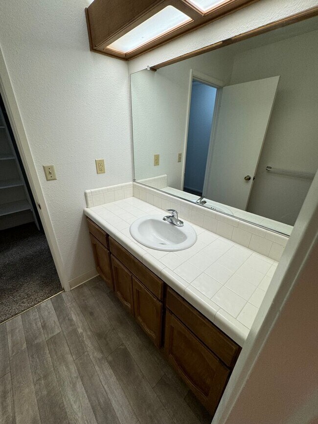 Building Photo - 1042 Awani Dr