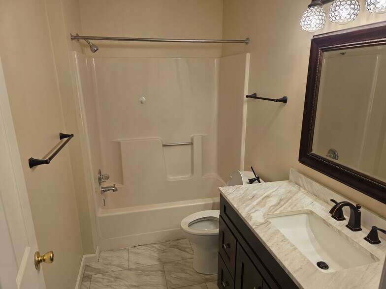 Building Photo - 131 Freedom Ct
