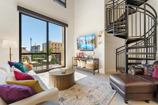 Building Photo - 801 S Olive Ave