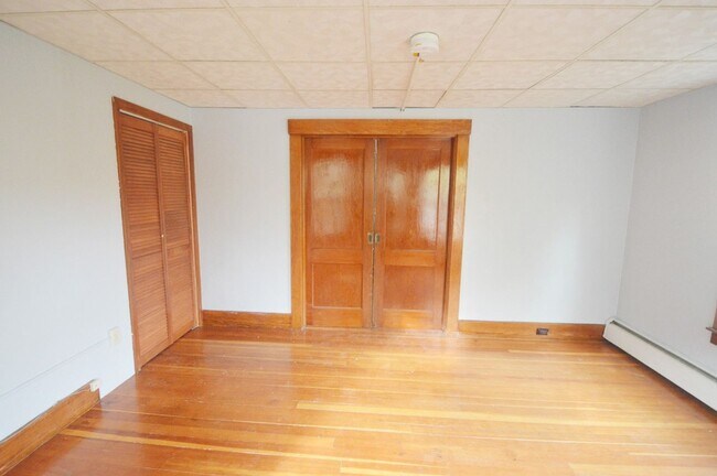 Building Photo - 38 Cascade St