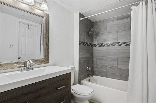 Building Photo - 2312 Balsam Dr