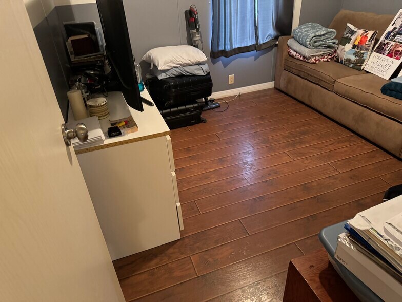 Guest Room with Pull out Couch - 478 Tall Oak Rd