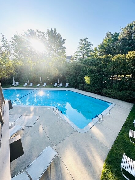 Building Photo - 5 Millay Ct