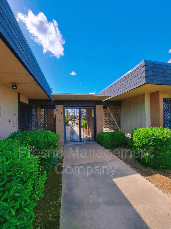 Building Photo - 3051 N West Ave