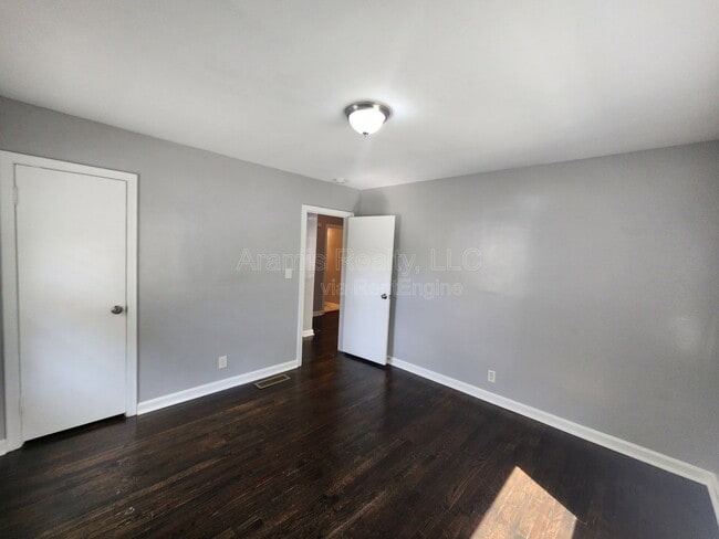 Building Photo - 120 Burbank Dr NW