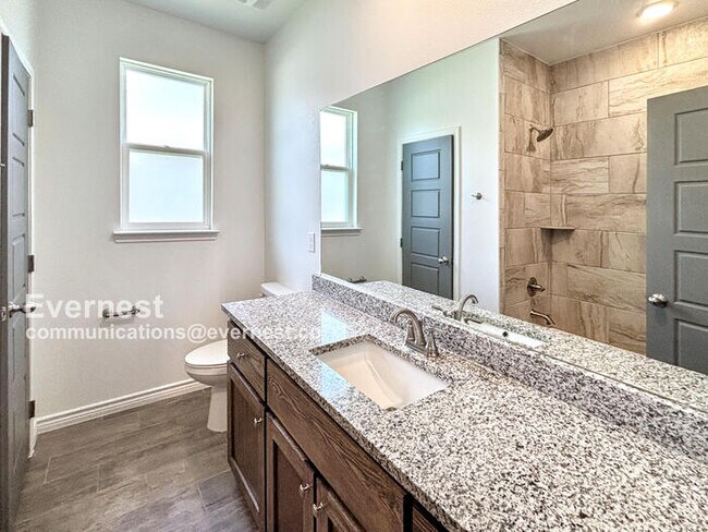 Building Photo - 718 Freedom Cir