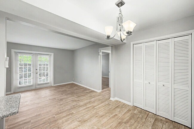 Building Photo - 5025 Hillsboro Pike