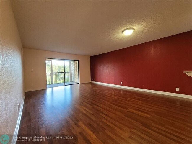 Building Photo - 2027 Coral Ridge Dr