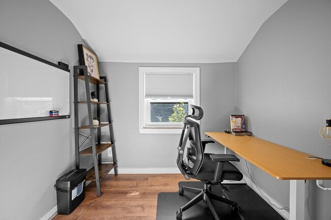 Building Photo - Furnished Rental in Shadyside