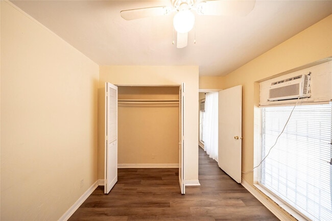 Building Photo - 420 NE 1st Ave.